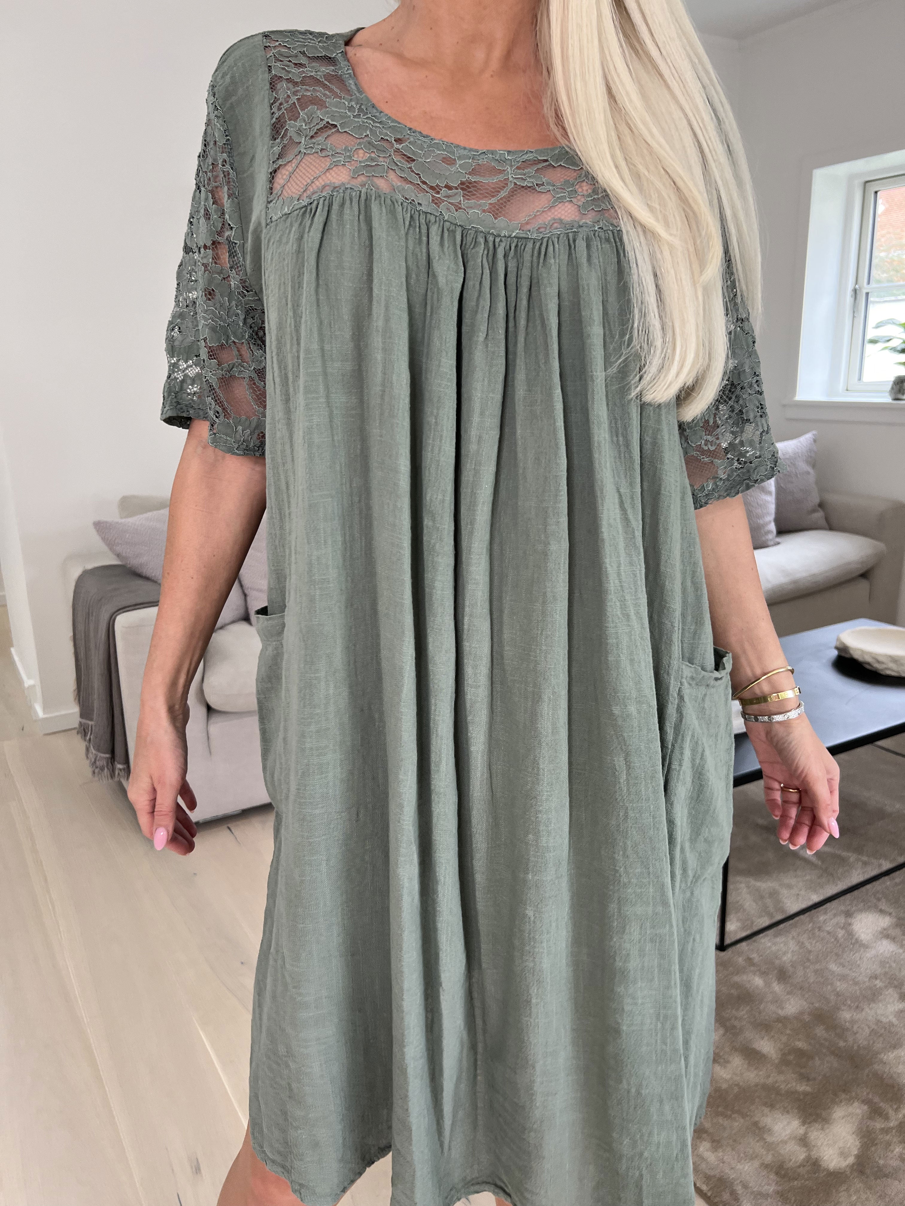 Lovisa - Söt bomullsklänning med fickor